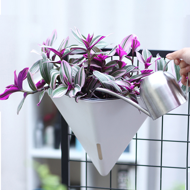 Gardening Tools Green - กระถางต้นไม้ติดผนังรูปสามเหลี่ยมแบบรดน้ำเองได้ สำหรับแขวนต้นไม้ กระถางต้นไม้สำหรับคนขี้เกียจ อุปกรณ์ตกแต่งสวนในบ้านและสำนักงาน